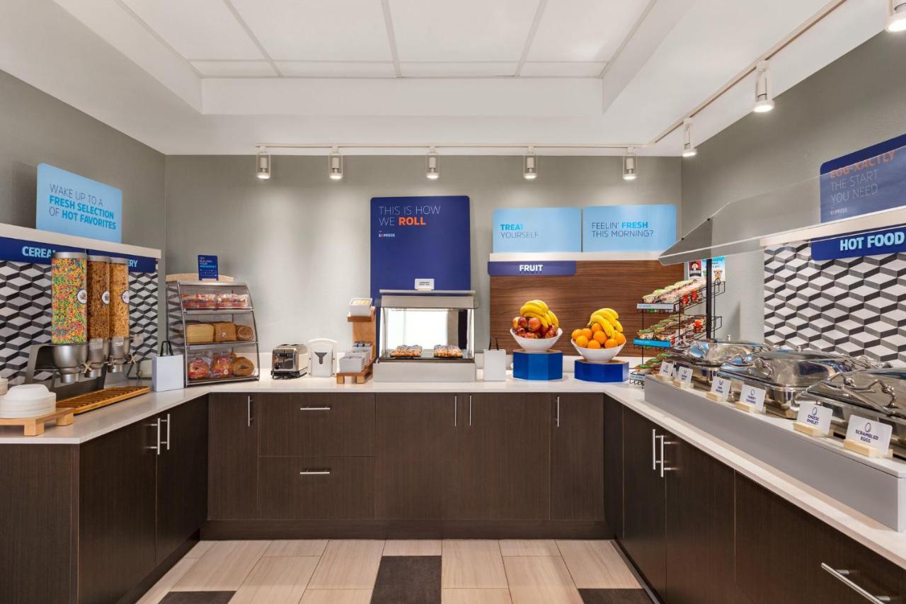 Holiday Inn Express & Suites Denver Airport By Ihg Εξωτερικό φωτογραφία